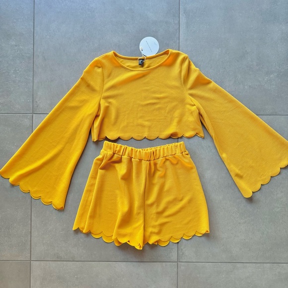 NWT 2 Piece Yellow Outfit - Picture 1 of 1